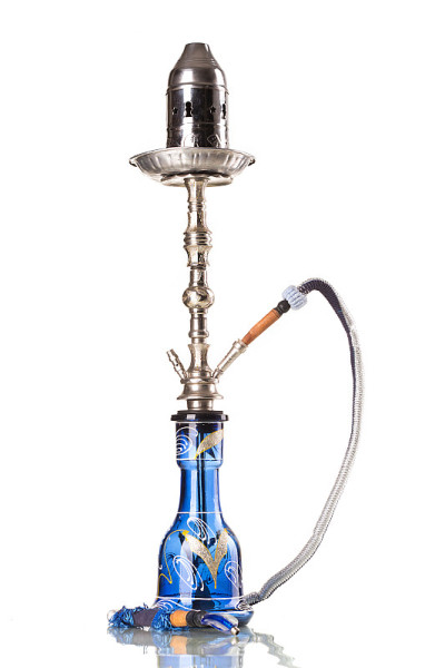 白色背景上的东方水烟
