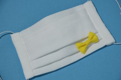 蓝底黄带手工医用口罩。