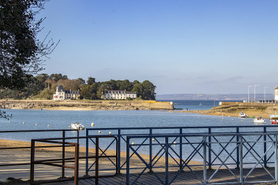 Douarnenez。港rhu桥和全景特里斯坦岛，Finistère, Brittany