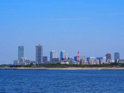 来自启川滨的Makukhari新城，