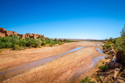 Kasbah Ait Ben Haddou在摩洛哥阿特拉斯山脉附近的沙漠中