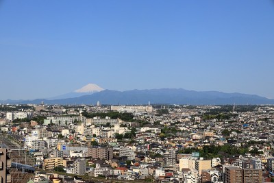 富士山和铁路，从神奈川新高康看，日本(冬天)