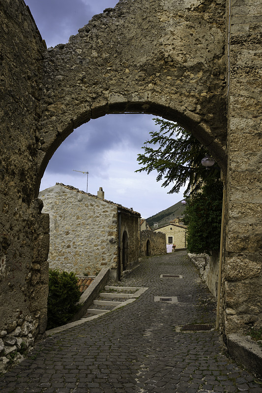 Abruzzi，桑吉村中世纪的圣斯特凡诺