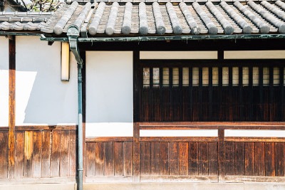 日本冈山市仓卷壁馆历史街区的传统房屋