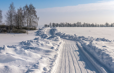 冬季道路大雪后
