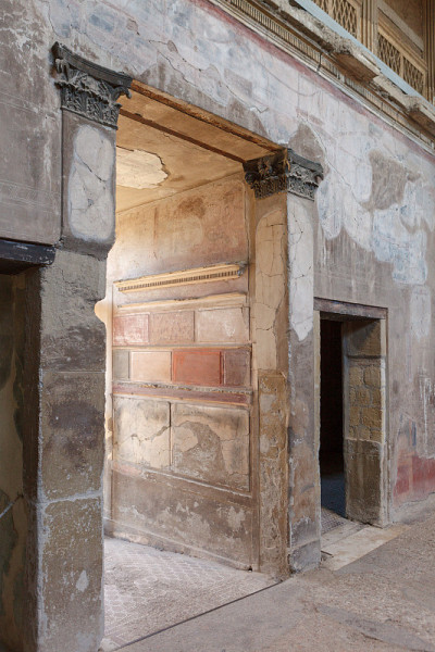 在古老的Ercolano (Herculaneum)城市废墟的门传送门。