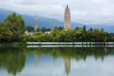 大理崇生寺三塔