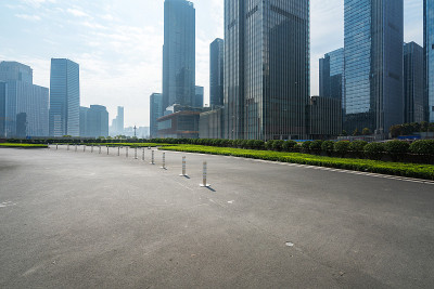 中国重庆的高速公路和城市现代建筑