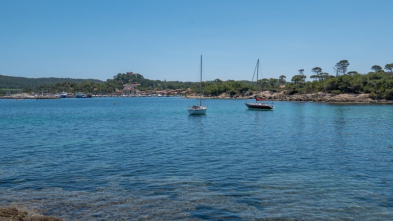 Discovery of the island of Porquerolles in summer.