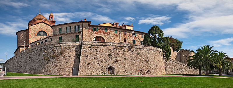 Castiglione del Lago，佩鲁贾，翁布里亚，意大利:Trasimeno湖岸边村庄古老