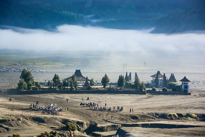 布罗莫火山口的坎迪·本塔神庙