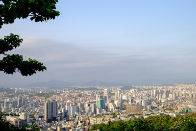 从南山俯瞰首尔市中心的天际线