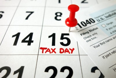日历显示日期2020年4月15日和1040表