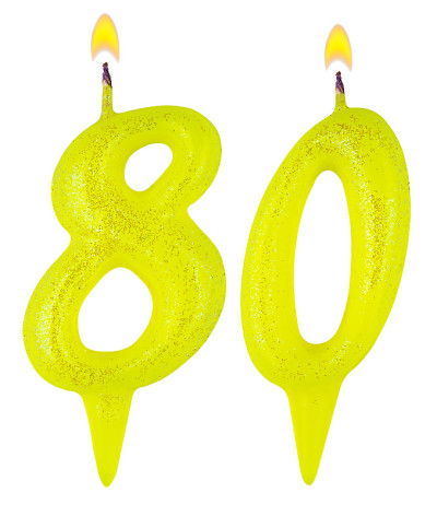 80支生日蜡烛孤立在白色背景上
