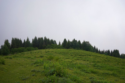 在高地与云层汇合
