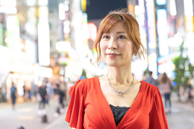 妇女参加了夜间工作俱乐部