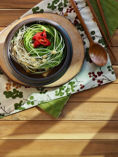 韩国食用野生韭菜豆瓣酱汤