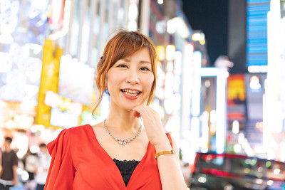 妇女参加了夜间工作俱乐部