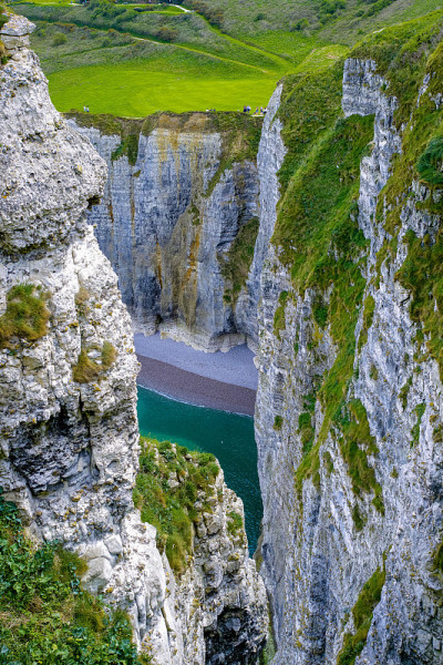 风景优美的埃特尔塔白垩悬崖和大西洋海岸，法国诺曼底的旅游和度假胜地