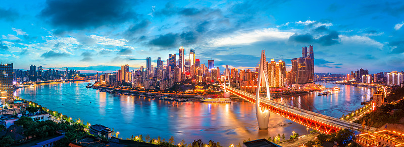 重庆的夜城建筑景观和彩灯