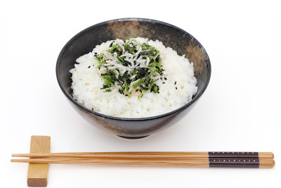 日本料理，茶花配紫菜和小吃