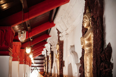 泰国那空寺摩诃寺的大佛雕塑