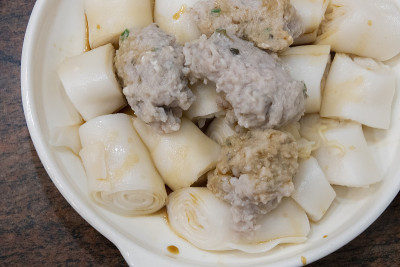 鱼丸蒸饭团