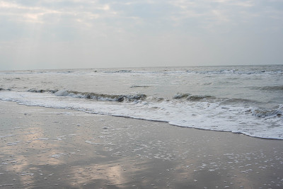 北海海滩上的波浪