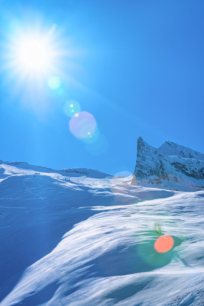 奥地利蒂罗尔的Hintertux冰川滑雪胜地的山峰