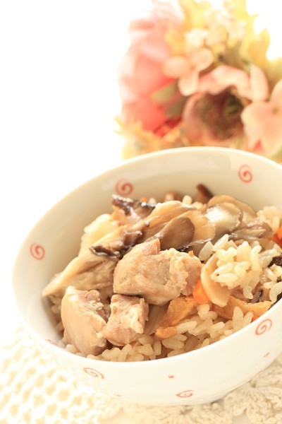 日本料理，鸡和舞茸饭