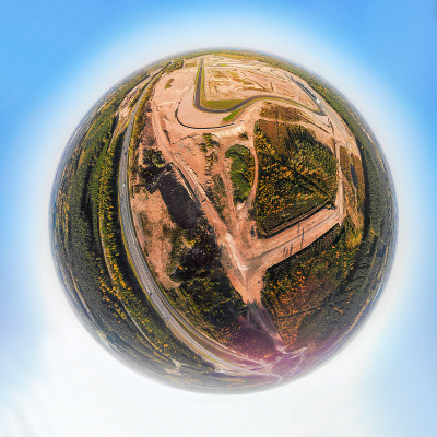 一个三维全景鸟瞰图的赛道在芬兰，在一个迷你行星全景风格。