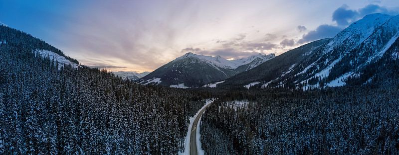 航空全景的风景公路在加拿大山