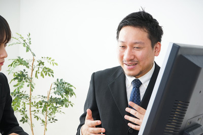 老板教育新生