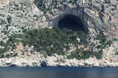 Cala Gonone的山洞