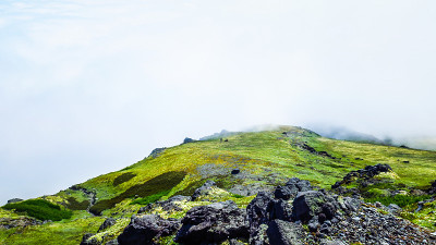 攀登新西兰新普利茅斯附近的塔拉纳基山