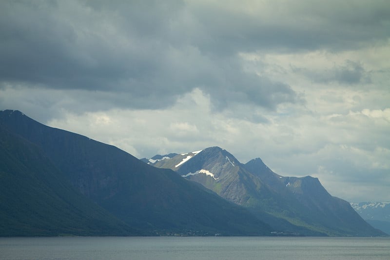 北部挪威峡湾。