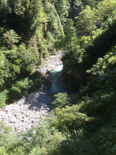 Kurobe峡谷Kurobe河沿岸的风景