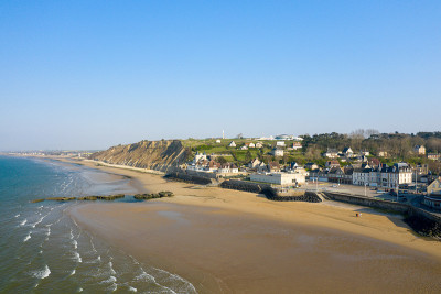 在欧洲，在法国，在诺曼底的Arromanches les Bains城，有Arromanches l