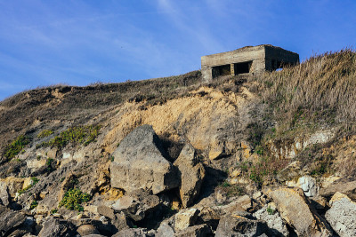堡垒在蛋白石海岸的悬崖上
