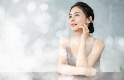 年轻亚洲女性的美丽观念。皮肤护理。身体保健。化妆品。