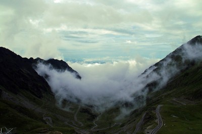 transagarasan或DN7C是罗马尼亚第二高的路面。