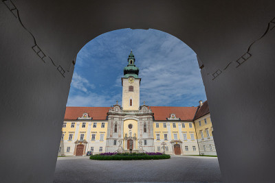 奥地利，Pagestetten艾比(英语:Stift Seitenstetten)