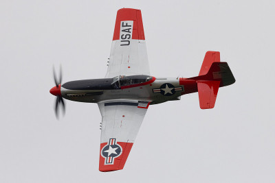 P51D野马(二战美国战斗机)在美丽的光
