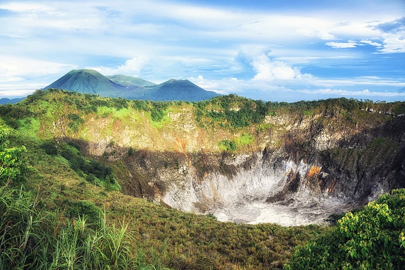 Tomohon附近的Mahawu火山口。北苏拉威西岛。印尼