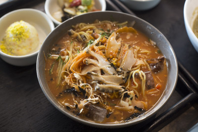 鲍鱼冷生鱼汤韩国食品