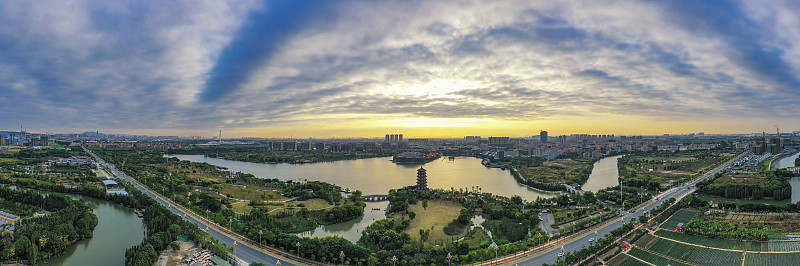中国广东省东莞市华阳湖湿地公园的日出景色