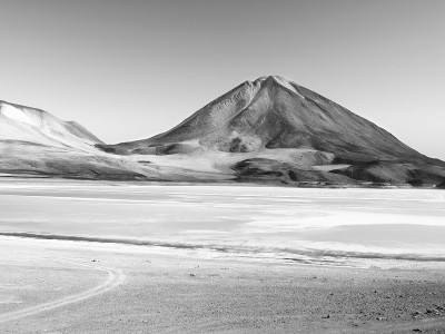 佛得角和利坎卡武尔火山