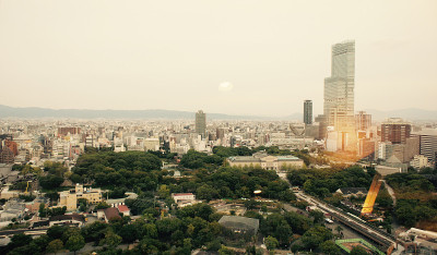 从大阪塔的顶端俯瞰大阪市