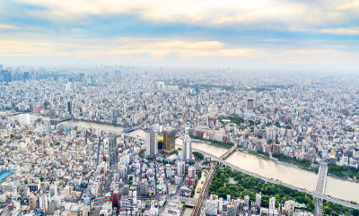 城市城市天际线鸟瞰图在近藤区，日本