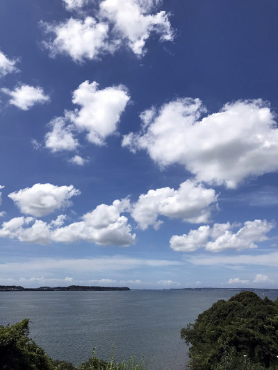 湖泊、天空和云彩